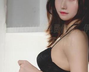 看！这是KuukoW的免费作品，伊丽莎白·巴托里的迷惑瞬间！