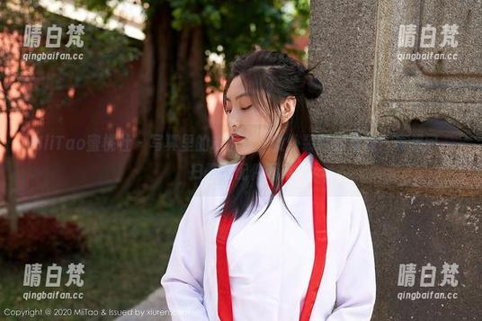 MiiTao蜜桃社-木奈奈 MiiTao蜜桃社 - 写真里的木奈奈,女仆装轻松驾驭!真想问,扫帚有配件吗?