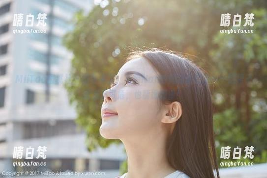 MiiTao蜜桃社 - 图包来了，木楠Nan穿短裙的日常——这裙子能岌岌可危，也能很稳重！