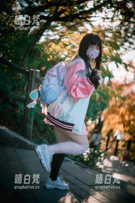 绚丽的夹克,撩人的视线–Mimmi(밈미)的DJAWA写真让我分不清哪里是墙。