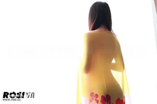 ROSI - 小莉的学妹写真，壁纸上闪烁的青春符号