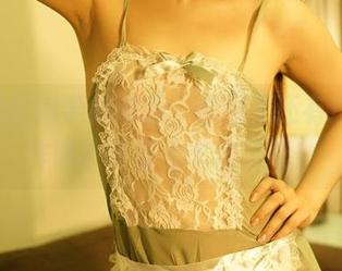 ROSI的嫩学妹制服，原图里还有这种操作吗？资源太丰富了吧！