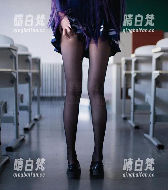 Sakiiii翎柒 Sakiiii翎柒的原图很动人,那双裸露的脚,竟让我忽略了周围的一切。