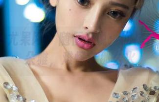 UGirls尤果网 – 随便说说：网袜作品的诗朵雅，难怪它那么火