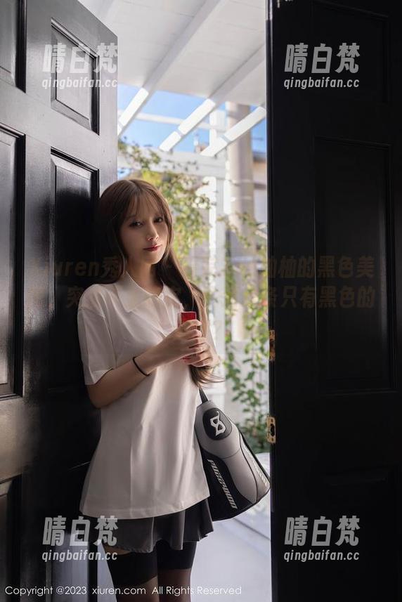 Xiuren秀人网-Zoe柚柚 Xiuren秀人网 - 看完Zoe柚柚的黑色美图,突然不太确定,生活是条只有黑色的通道?