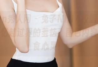 Xiuren秀人网 – 兔子NINA校服私拍，校园记忆越过界的羞怯，图包内容适合速食心灵！