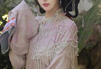 Xiuren秀人网 – 这组焦糖可可的白裙美图壁纸，轻松打破了审美疲劳。