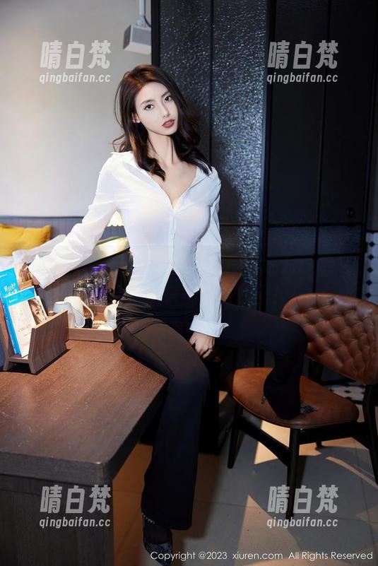 Xiuren秀人网-金允珍呐 Xiuren秀人网 - 制服加持,金允珍呐又来了,快来美图更新吧!