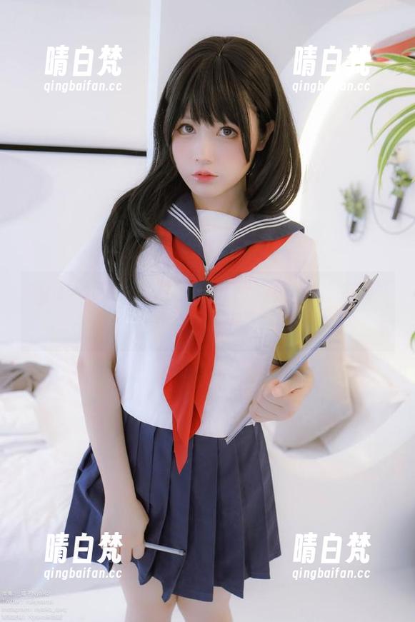 nyako喵子大魔王在天台，别样的写真妩媚在等你