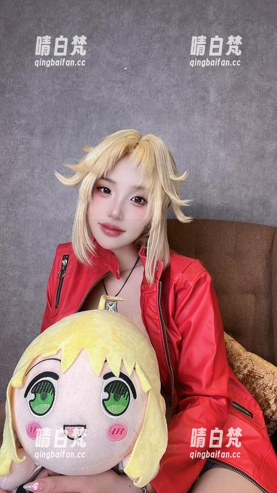 puypuychen 新来的空姐,puypuychen上传最新写真,今天的风又特别好。
