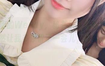 座位旁的Wendy，秘书风范和高清呈现居然让我多停留了一会儿，真奇怪。