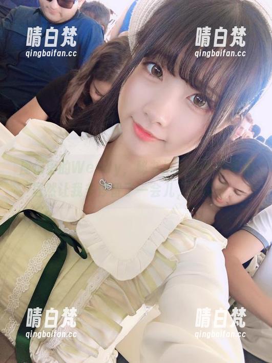 座位旁的Wendy，秘书风范和高清呈现居然让我多停留了一会儿，真奇怪。