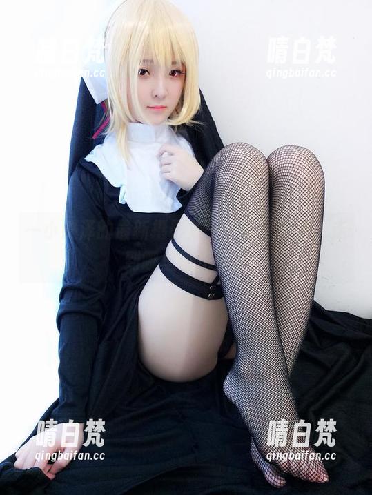 一小央泽的最新摄影集——丝袜漫游，走到哪里都是风景