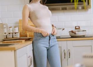 一智智与她的连衣裙：这颜值让观看者直接掉进裙子里，图包警告！
