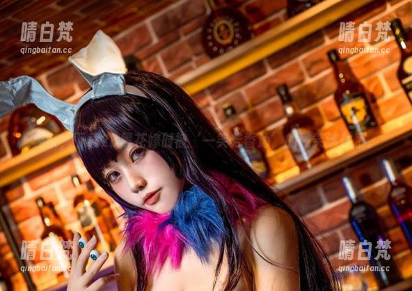 无奈，下载2B黑花嫁时被‘一笑芳香沁’的微笑迷住了。