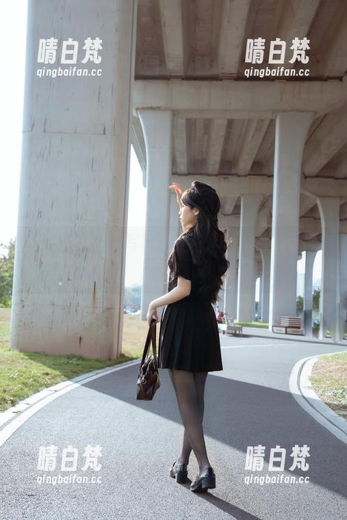 不呆猫的婚纱写真：纯白的梦，带着点小调皮。