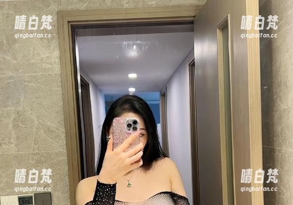不爱笑的赛琳 微密圈 - 不爱笑的赛琳的牛仔裤之旅:精选作品集,您绝对想不到的搭配灵感。