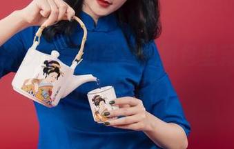 丽柜 – 汐汐的御姐写真，图包里藏着哪些小心机呢？
