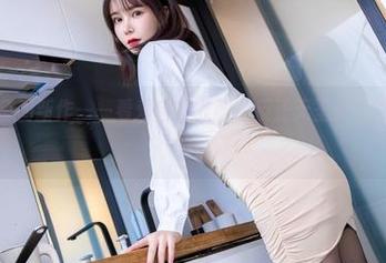 亚马逊鲶鱼的新作——看爱宕打歌服，反正无圣光也得亮得有声势。