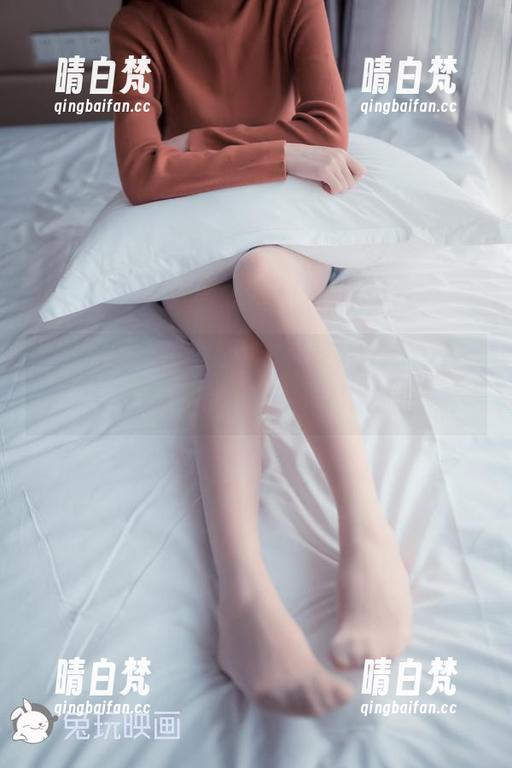 兔玩映画 兔玩映画:看黑丝制服少女的原图,让我直呼完美,真想变成背景花瓶。