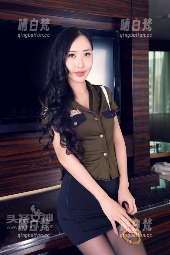 头条女神 - 这张小热巴的高清“纯白”写真，咋就让我突然意识到，啊，这风格我喜欢？