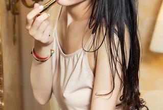 头条女神 – 尹菲的比基尼图集又来了，更新速度与我在海滩的速度一样快，你准备好迎接了吗？