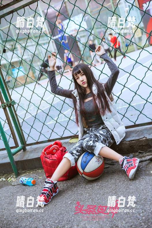 头条女神-李由美 头条女神 - 没想到李由美的美足照片合集竟让我想起了夏天的沙滩...