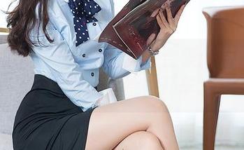 头条女神 – 马丽华的皮衣合集：有够酷炫，钥匙都不给你开车。