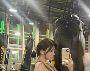 微密圈 – 从未见过的瑜伽：奶宝妹纸的美少妇图库体验