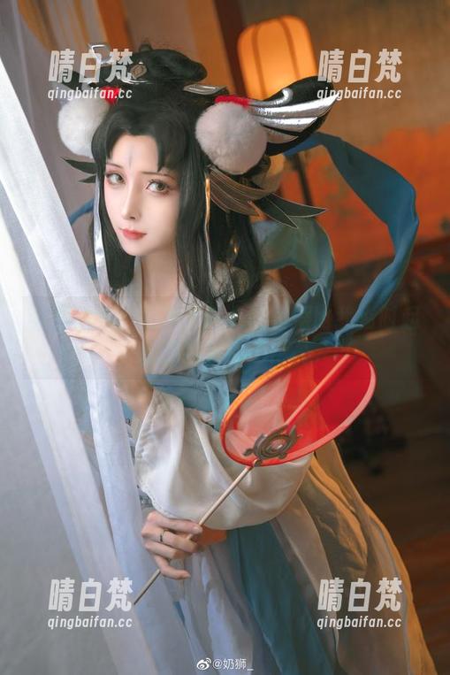 红裙图集：奶狮不咬人的裙摆比我临时起意的风筝还飞得高