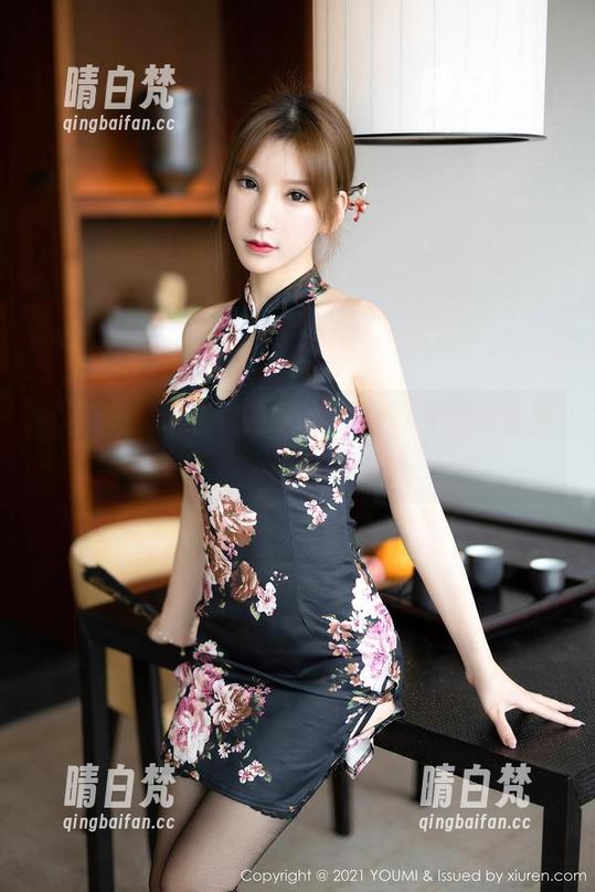 尤蜜荟 - 穿红裙的梦心月，写真里的微妙不安