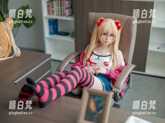 幼水铃衣 从图片里窥视幼水铃衣的双人校服,确定你会不会流口水?哈哈