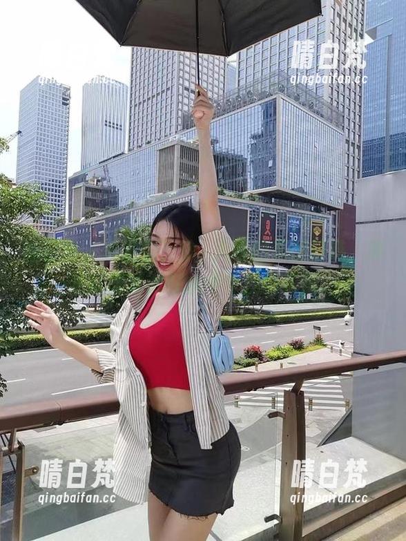 微密圈 - 泳池旁，徐珺大哥的美图精选，突然就想试试在水中寻找桃花源。