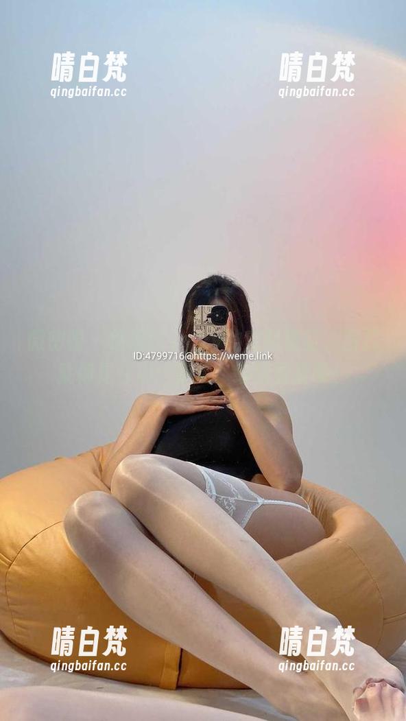 徐绾绾yyyy 微密圈 - 徐绾绾yyyy的定制镂空,图片就像是在说:别走,继续看我哦!
