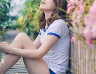 推女神 – 黑丝与杨漫妮的碰撞，生成了一份独特的写真美学，不说了，我先去找黑丝！