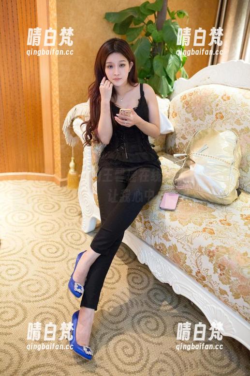 推女郎 - 黑白的王馨瑶在线，原图仿佛在窃窃私语，让我心中小鹿乱撞
