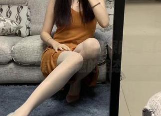微密圈 – 提袜少女的浴缸探险：图包里还有更肆意的姿态