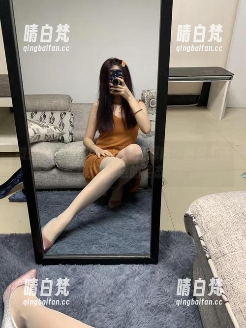 提袜少女 微密圈 - 提袜少女的浴缸探险:图包里还有更肆意的姿态