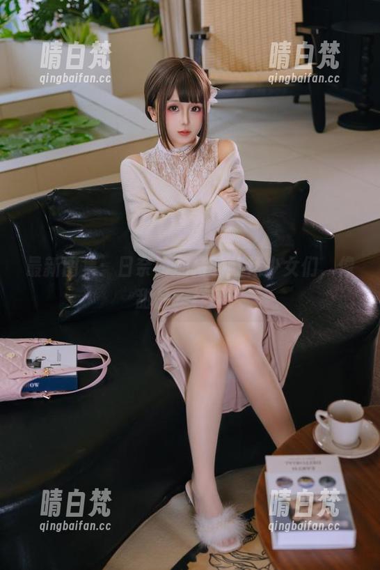 最新图集：日奈娇加持的红裙少女们，像甜品一样诱人