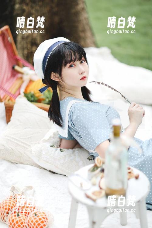 是依酱呀 是依酱呀,今天又是油亮妆!这妆容想必是特意能下载的吧?
