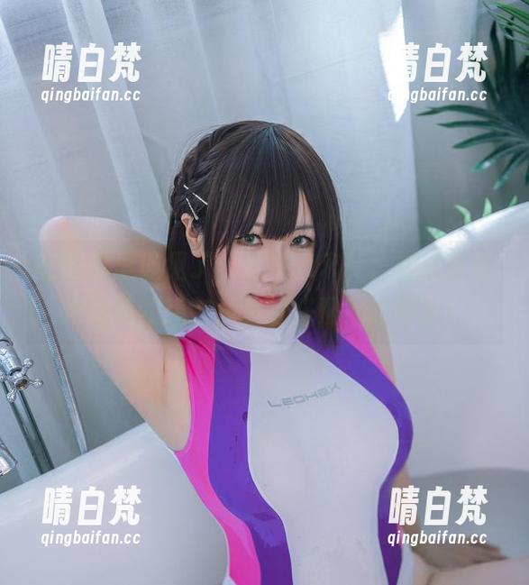 在图库里遇见了“是本末末”，她的莱莎泳装是我想在海边的搭配？咋回事！