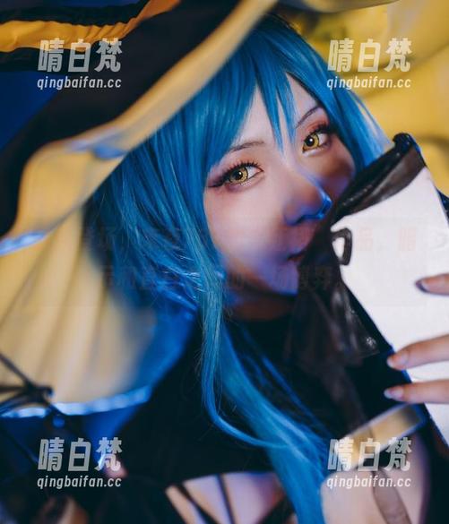 最新登场，末夜787的“红裙”作品，暗示和直白之间的一场博弈。