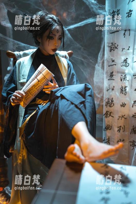 当杏仁曲奇穿上黑神话四妹的衣服，哦，那些图片，别有一番滋味在心头。
