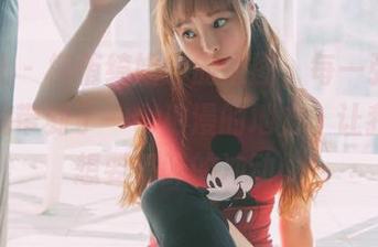 波萝社 – 柳侑绮婚纱的原图，每一张都好像把我带到了一个浪漫的地方，让我有种想要沉醉的冲动。