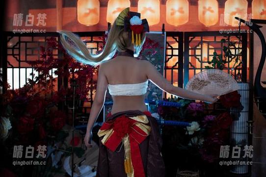 洛璃LoLiSAMA的女仆图包，精选出的每一帧都在偷瞄我吗？