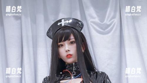原图在此：瞧瞧清颜颜子的女仆，沙发上那只小狗也是主角？