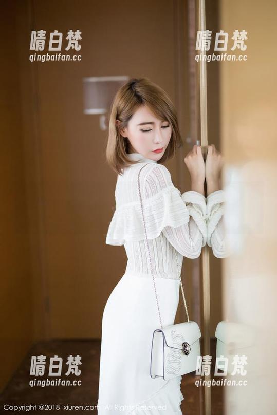 秀人网 - 不服不行的大美媚京，礼服写真就是这样简单和复杂的调调