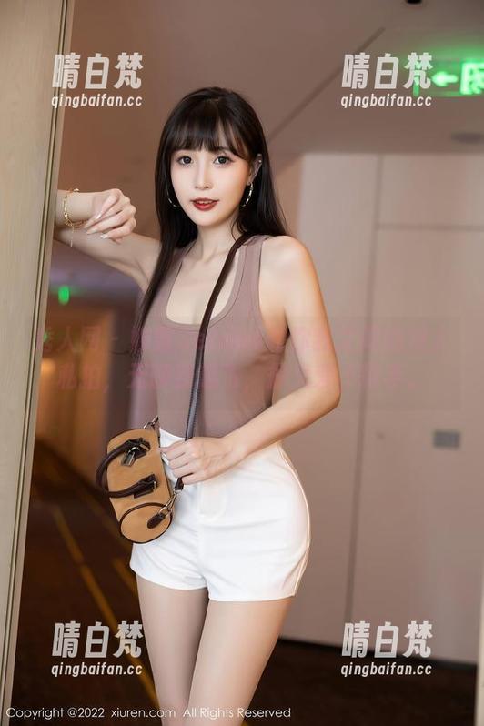 秀人网-娜露Selena 秀人网 - 娜露Selena和你我之间的双人私拍,无聊到起飞,却又爱不释手。