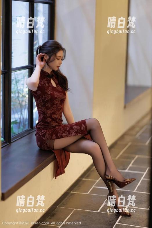 秀人网-王馨瑶Yanni 秀人网 - 走在云端的王馨瑶Yanni,定制礼服图集,外套里是我的小心思。