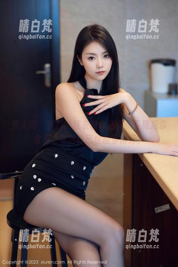 秀人网 - 软情的连衣裙作品集，下载后你会不会觉得自己也能穿得开？